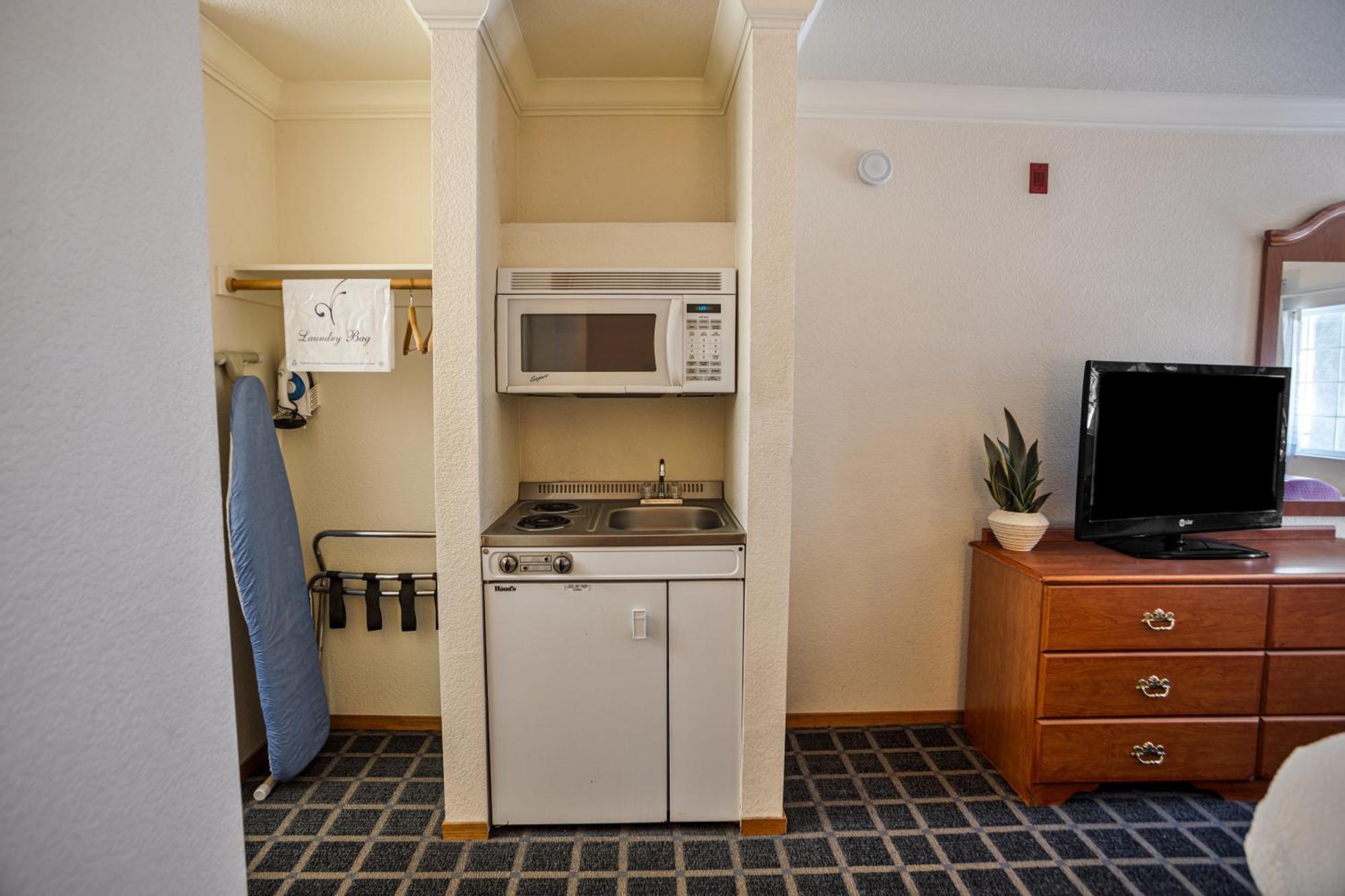 Creekside Inn & Suites Willits Eksteriør billede